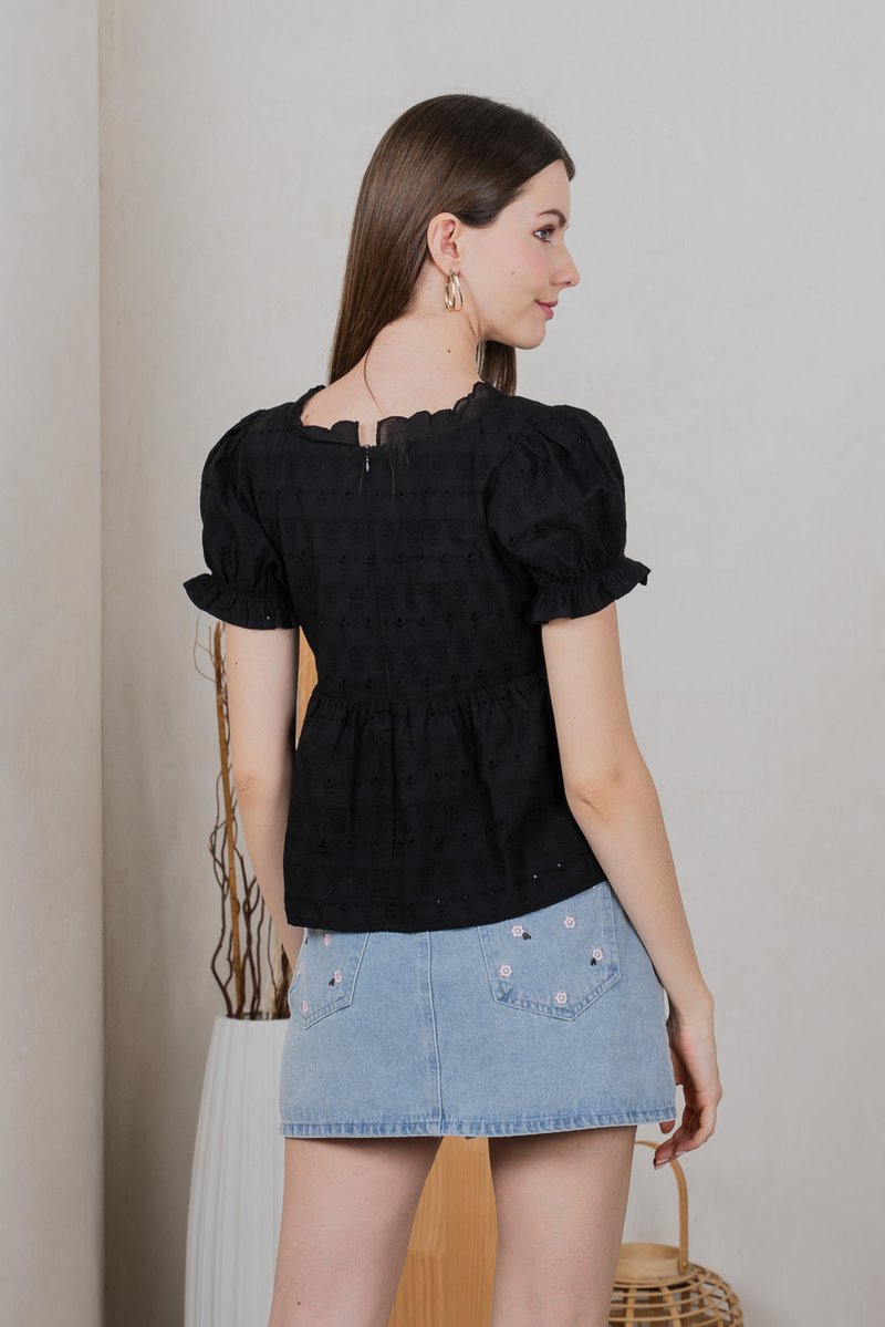 Elowyn Eyelet Babydoll Top In Black