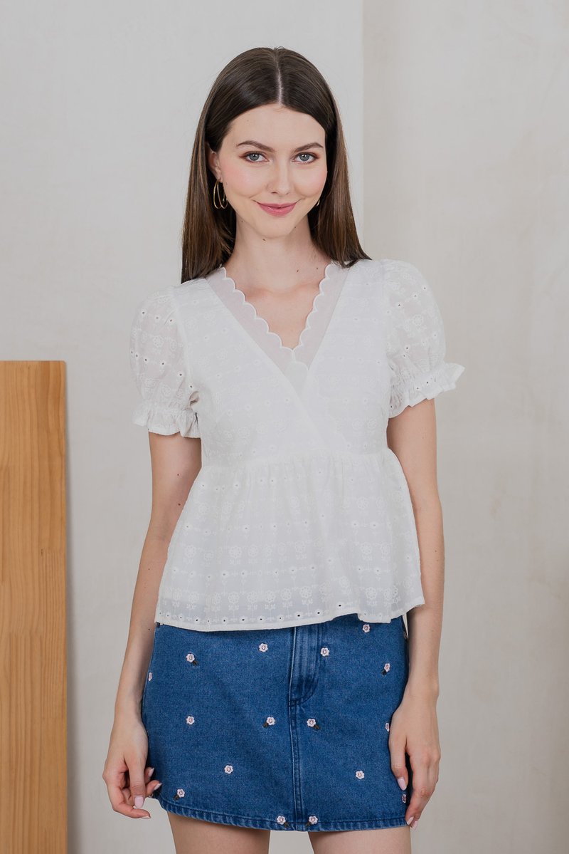 Elowyn Eyelet Babydoll Top In White