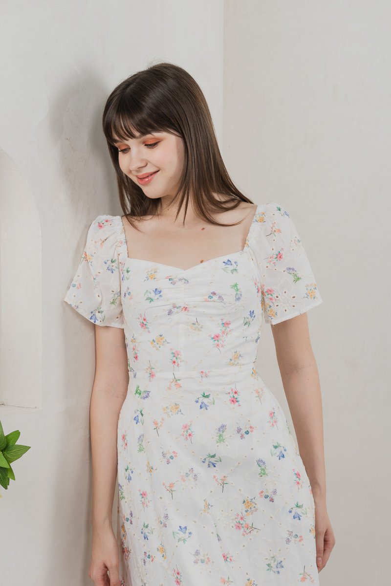 Julie Floral Eyelet Sweetheart Midi Dress In White (XS)