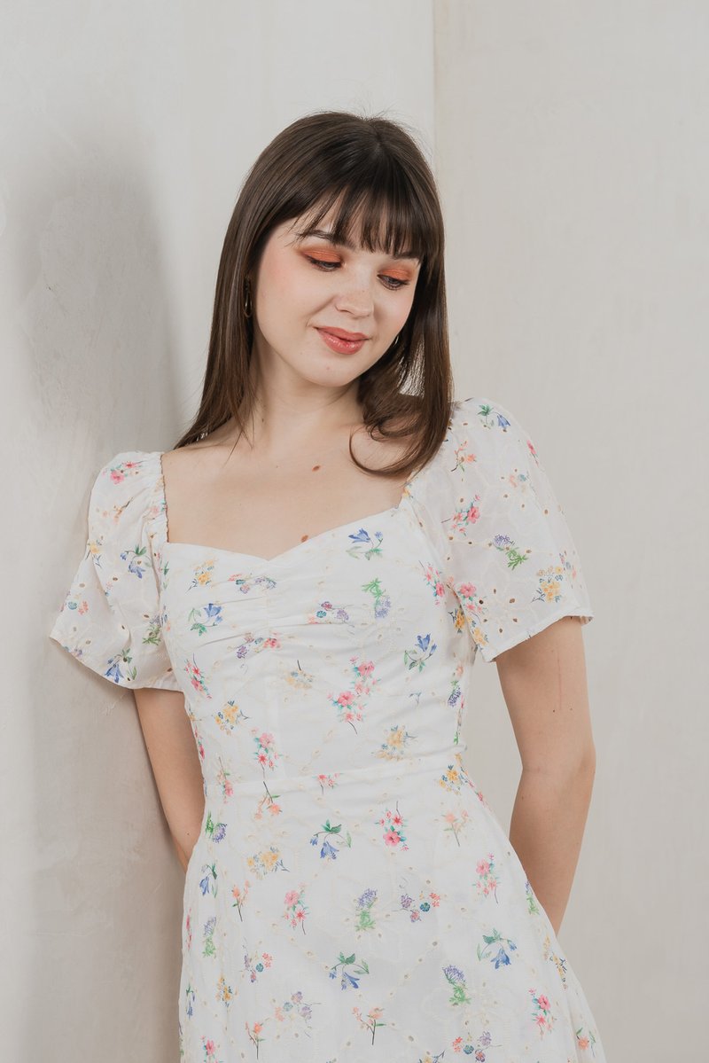Julie Floral Eyelet Sweetheart Midi Dress In White (XS)