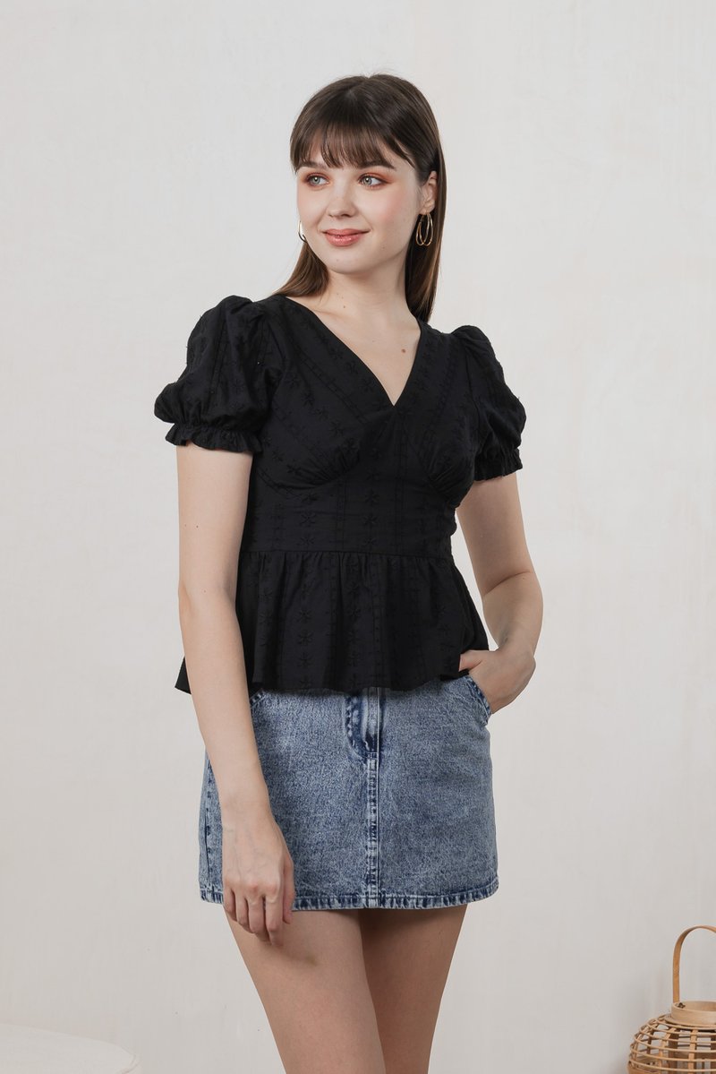 Everest Eyelet Broderie Empire Top In Black (XS)