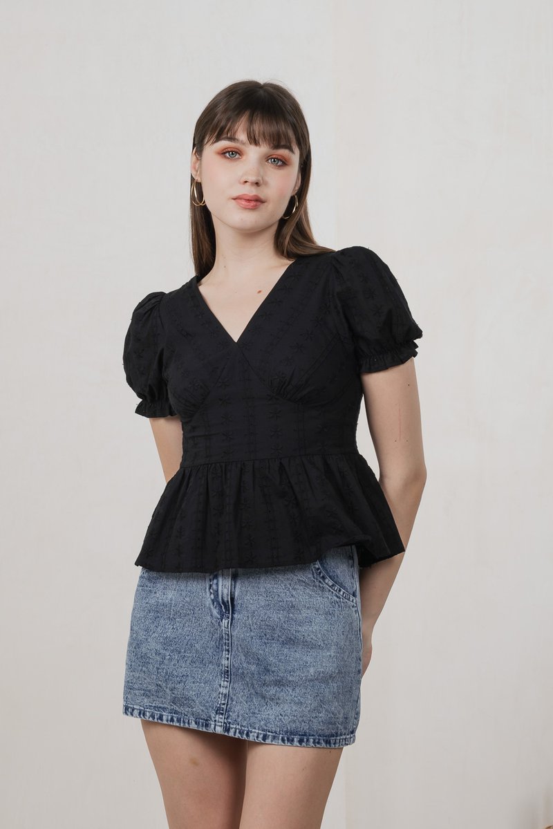 Everest Eyelet Broderie Empire Top In Black (XS)