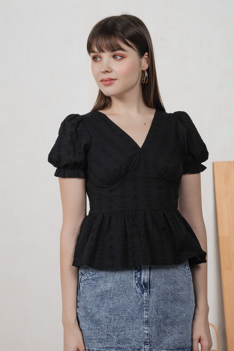 Everest Eyelet Broderie Empire Top In Black (XS)
