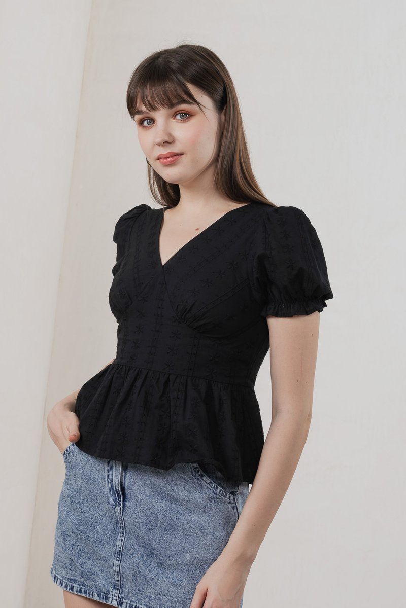 Everest Eyelet Broderie Empire Top In Black (XS)