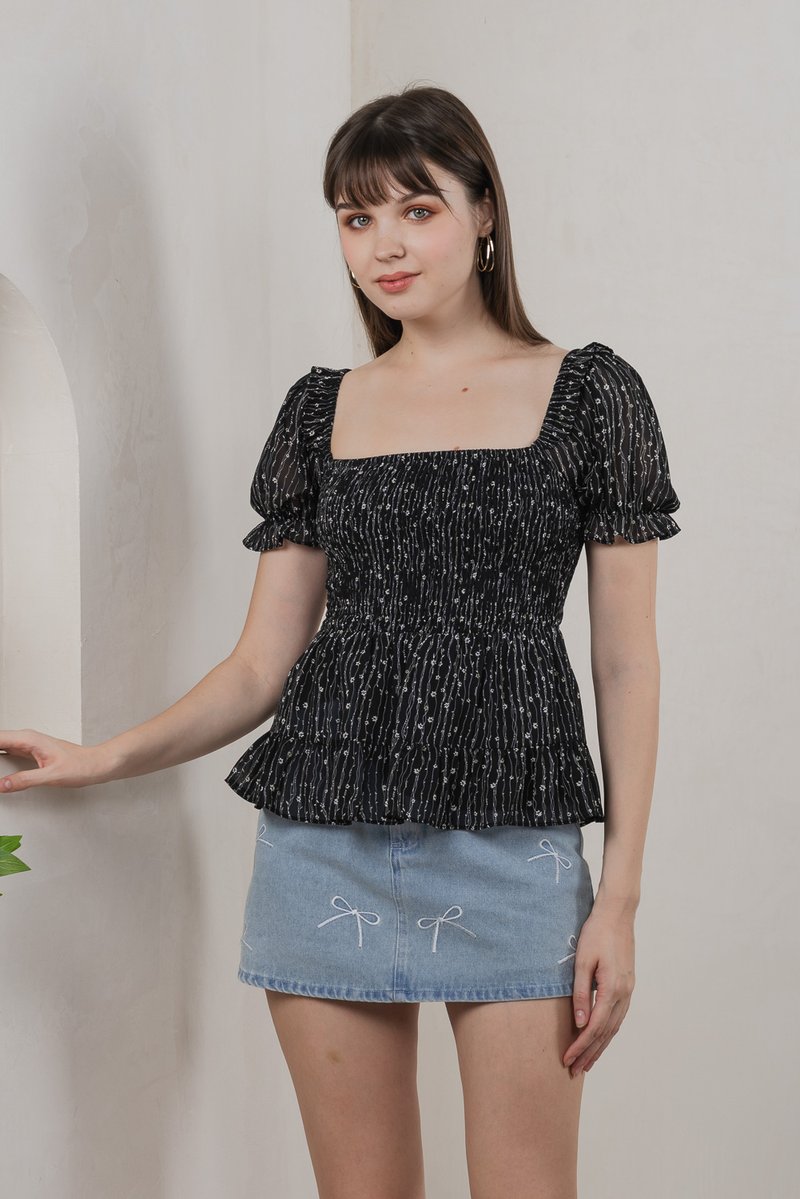 Selune Prints Smocked Top In Black