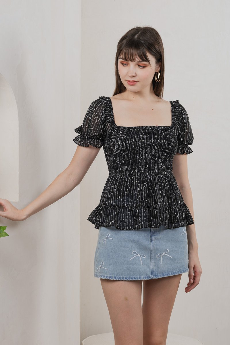 Selune Prints Smocked Top In Black