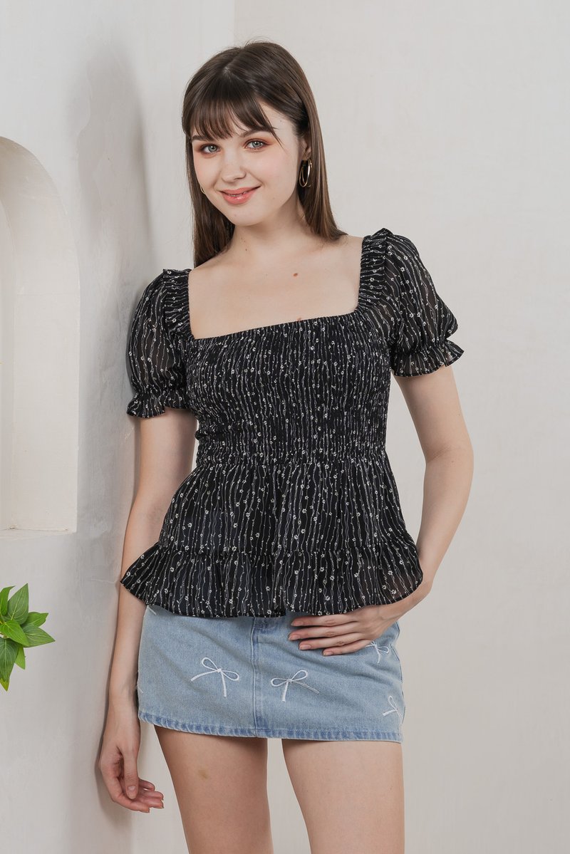 Selune Prints Smocked Top In Black