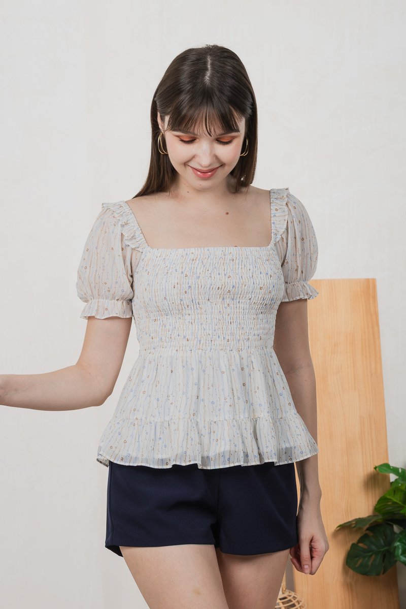 Selune Prints Smocked Top In White (XS)