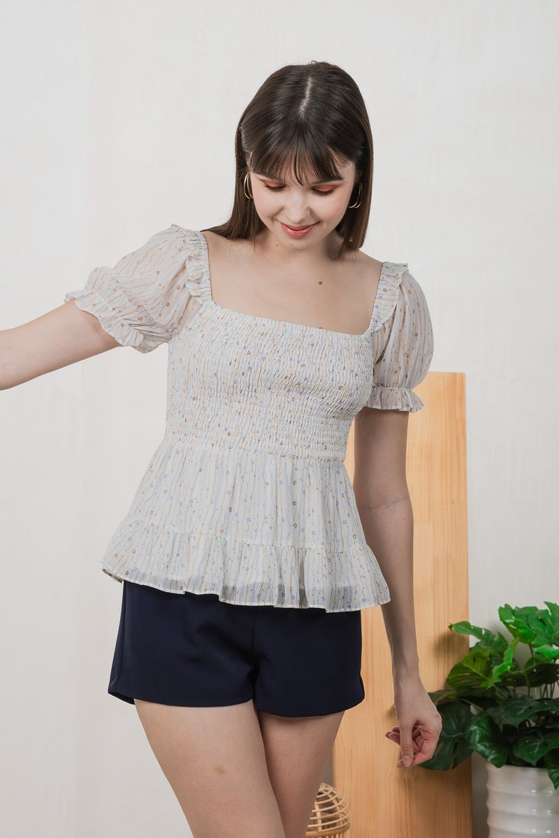 Selune Prints Smocked Top In White (XS)