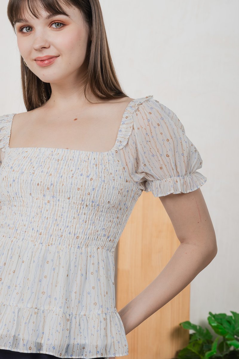 Selune Prints Smocked Top In White (XS)