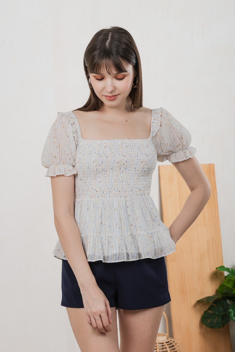 Selune Prints Smocked Top In White (XS)