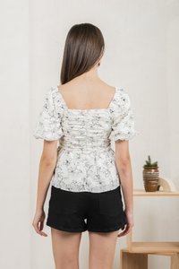 Hibiscus Floral Ruched Top In White (XS)