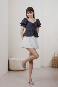 Reef Pintuck Ribbon Top In Dark Navy