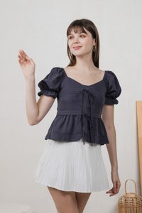Reef Pintuck Ribbon Top In Dark Navy