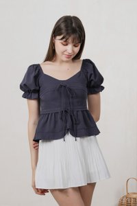 Reef Pintuck Ribbon Top In Dark Navy