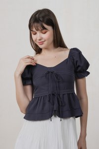 Reef Pintuck Ribbon Top In Dark Navy