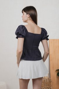 Reef Pintuck Ribbon Top In Dark Navy