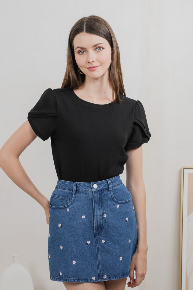 Suki Petal Sleeve Cotton Top In Black