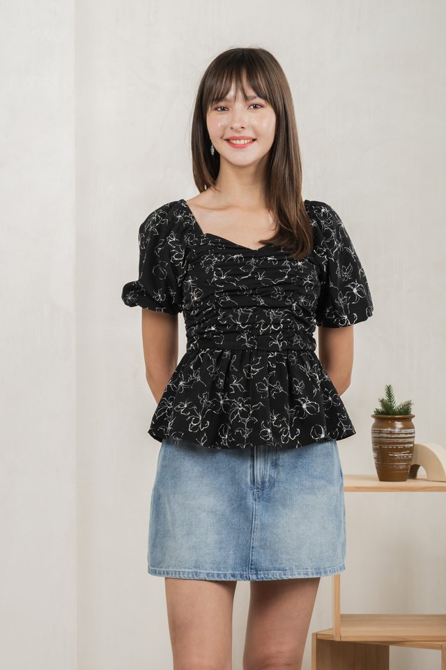Hibiscus Floral Ruched Top In Black