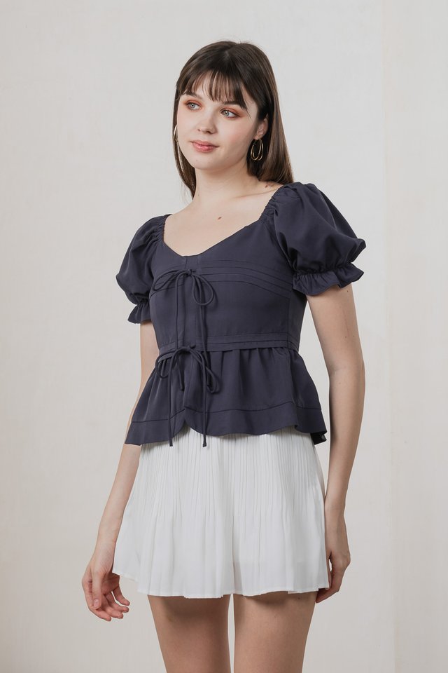 Reef Pintuck Ribbon Top In Dark Navy