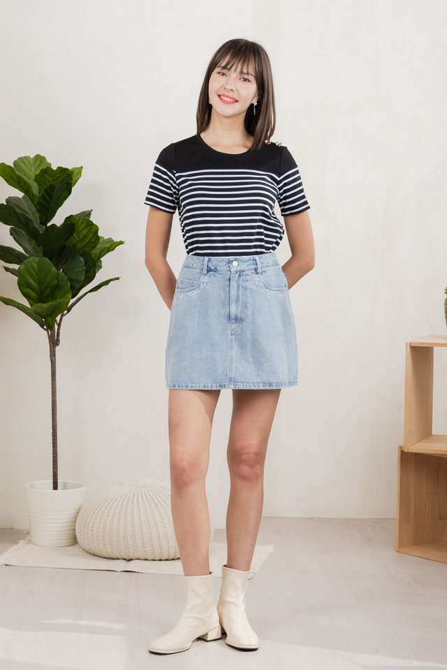 Berlin Striped Ribbon Button Tee In Black