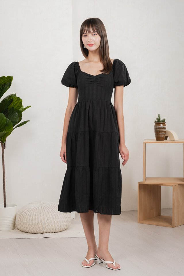 Maple Sweetheart Textured Midi Dress In Black