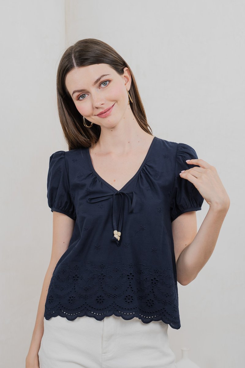 Este Eyelet Broidery Ribbon Top In Navy