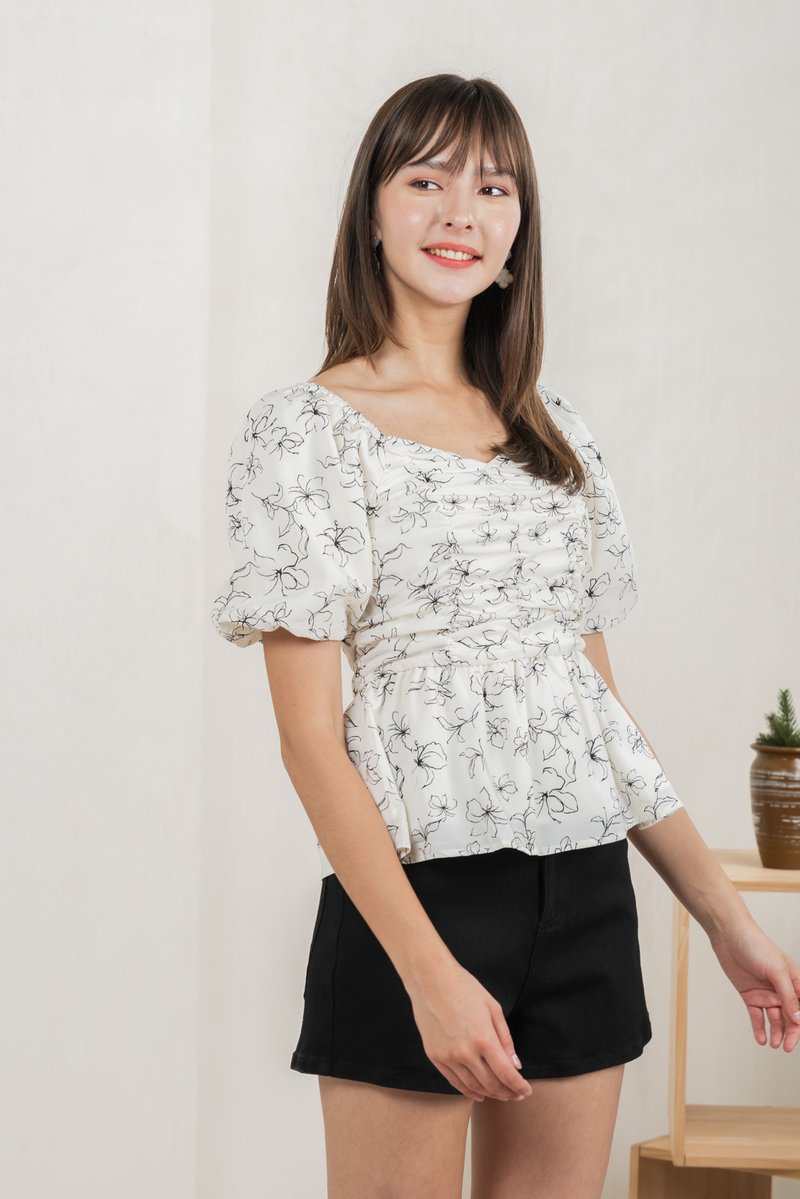 Hibiscus Floral Ruched Top In White (XS)