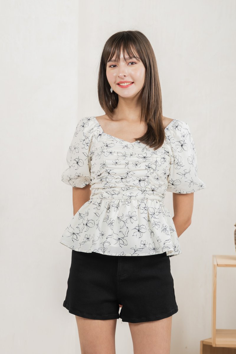 Hibiscus Floral Ruched Top In White (XS)
