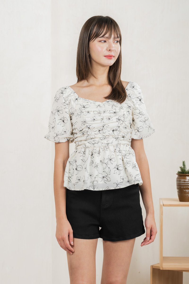 Hibiscus Floral Ruched Top In White (XS)