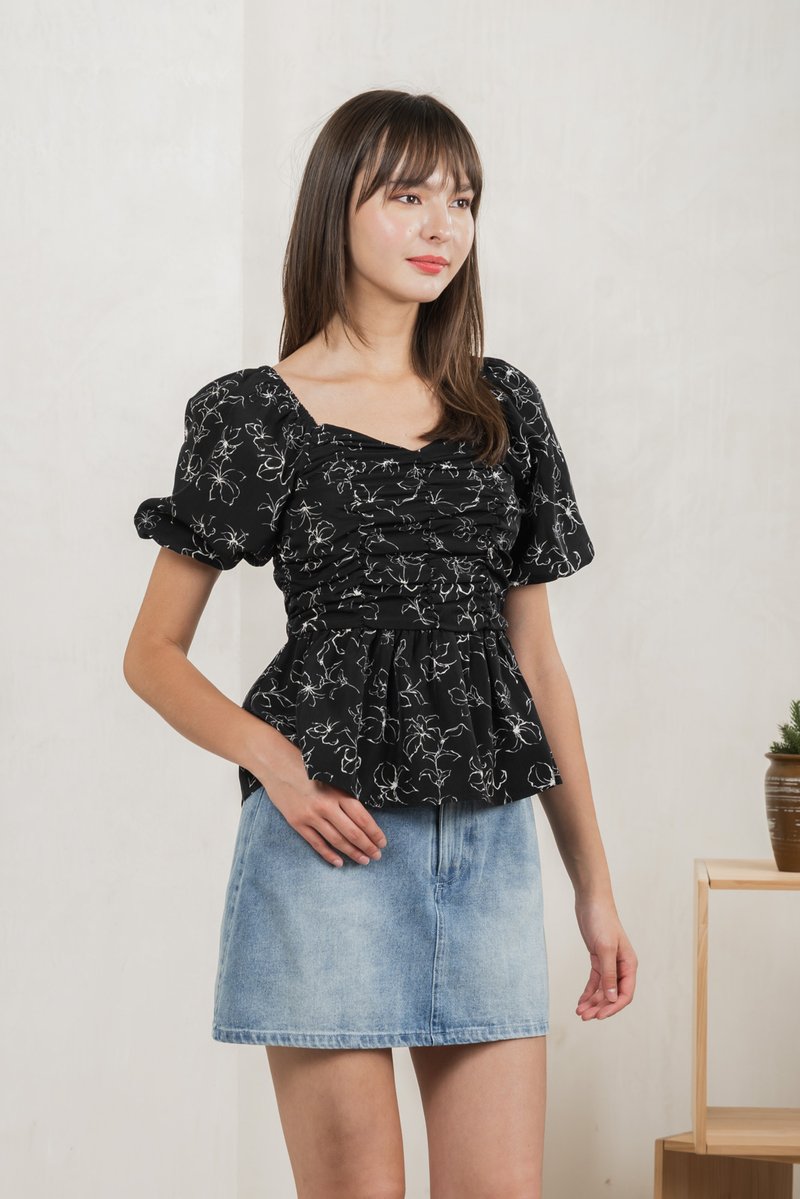Hibiscus Floral Ruched Top In Black