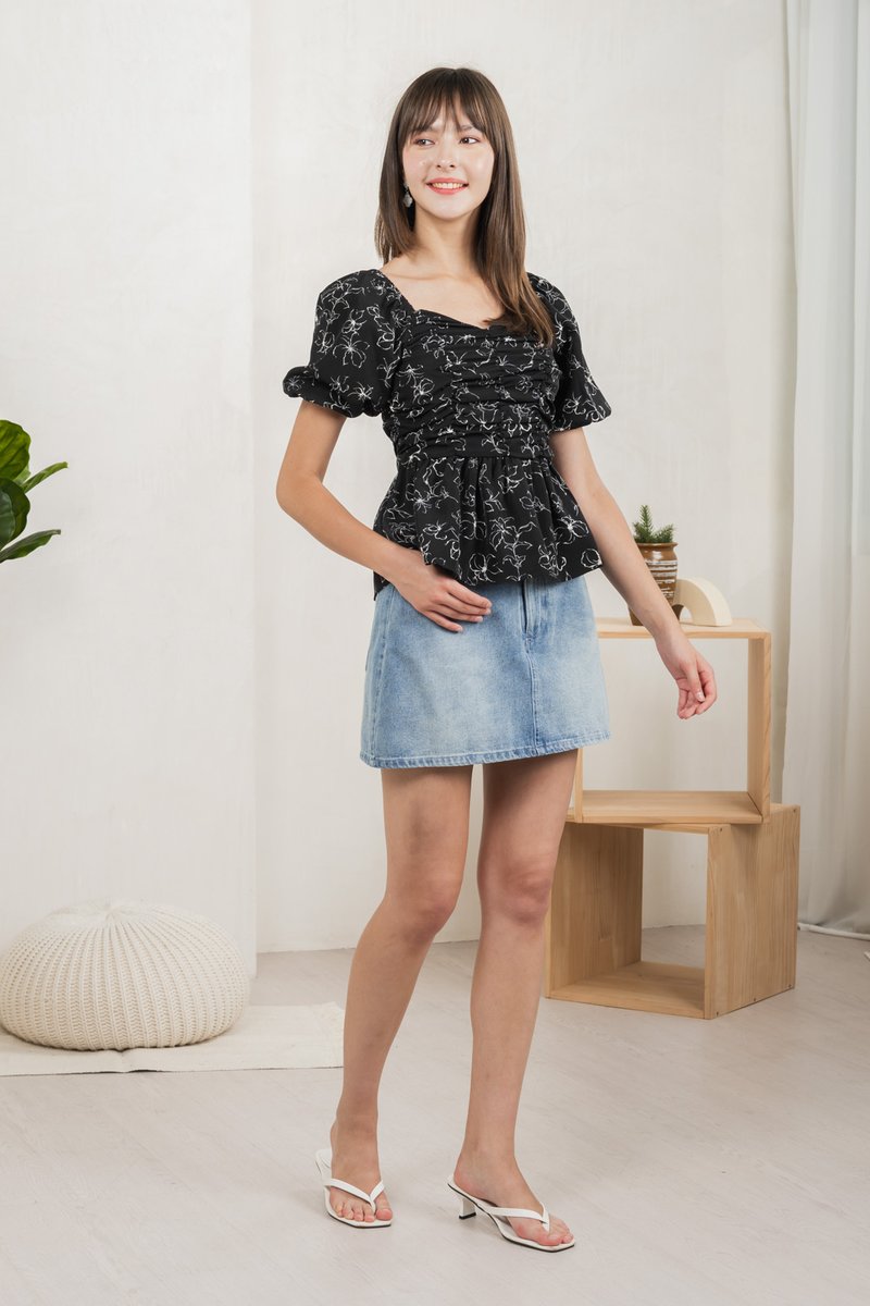 Hibiscus Floral Ruched Top In Black