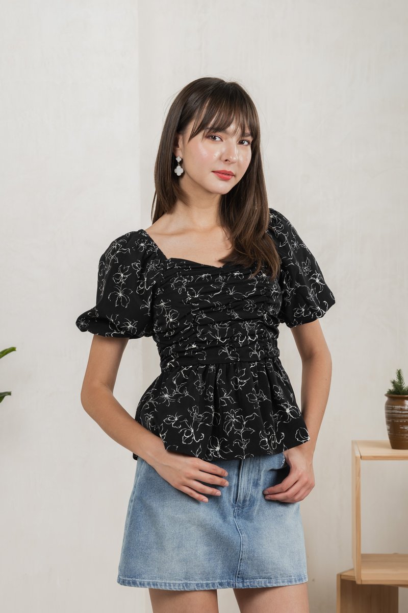 Hibiscus Floral Ruched Top In Black