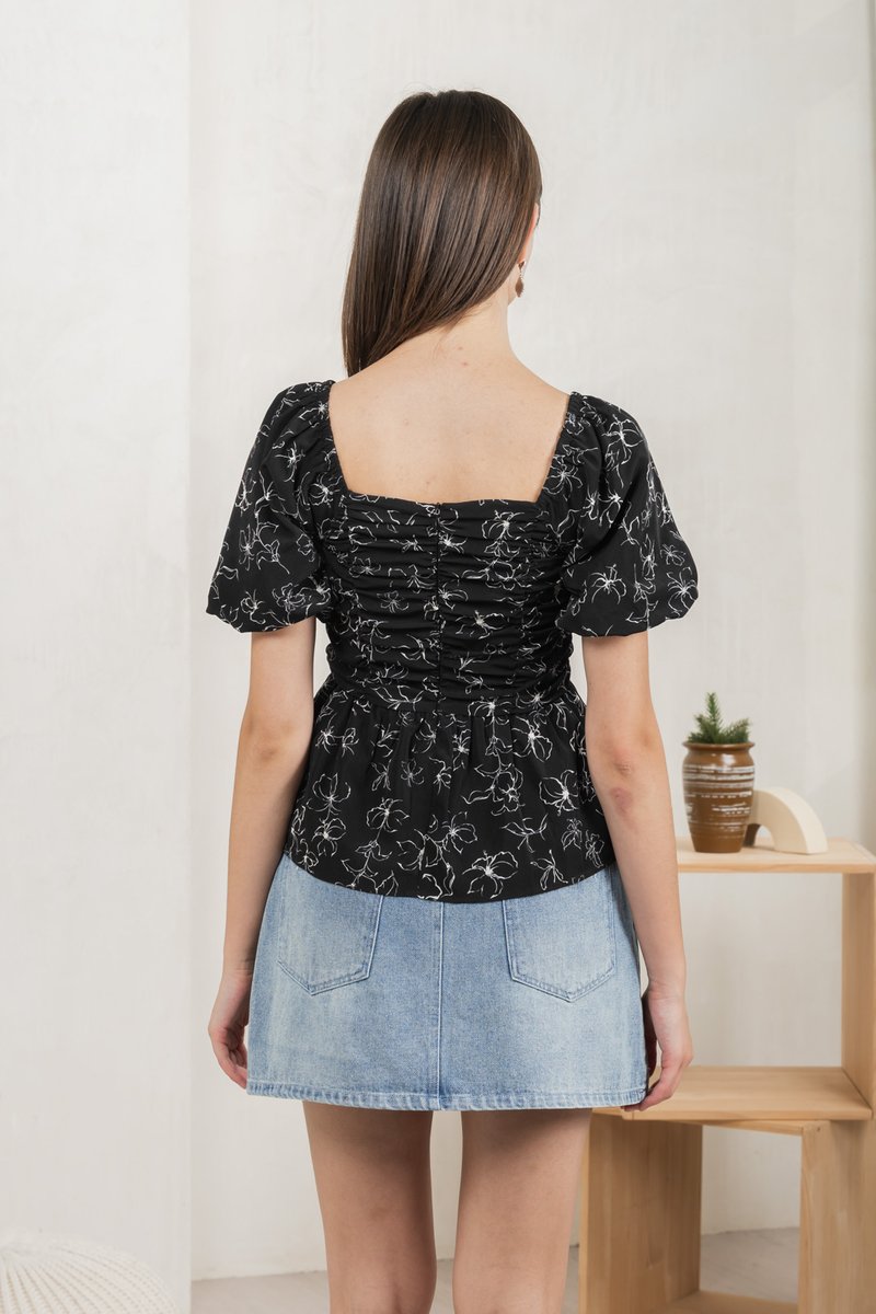 Hibiscus Floral Ruched Top In Black