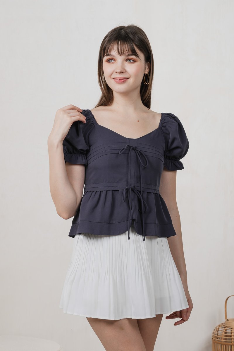 Reef Pintuck Ribbon Top In Dark Navy