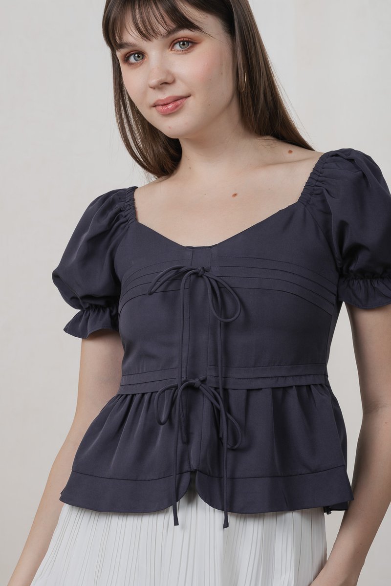 Reef Pintuck Ribbon Top In Dark Navy