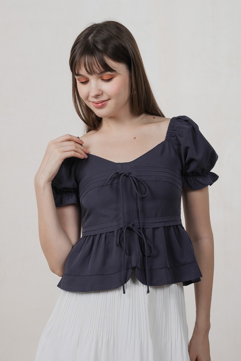 Reef Pintuck Ribbon Top In Dark Navy