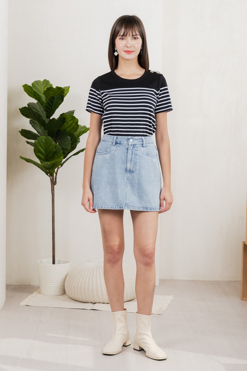 Berlin Striped Ribbon Button Tee In Black (S)