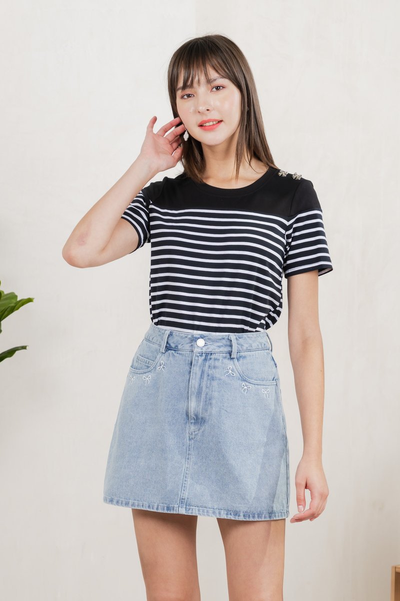Berlin Striped Ribbon Button Tee In Black (S)