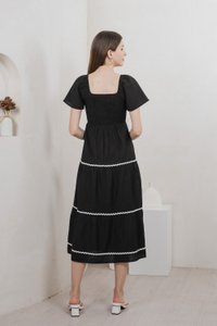 Tavia Smocked Tiered Midi Dress In Black (S)