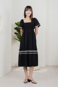 Monet Smocked Contrast Midi Dress In Black