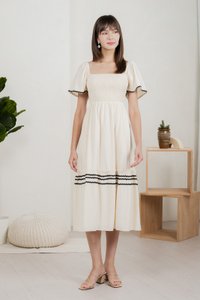 Monet Smocked Contrast Midi Dress In Cream