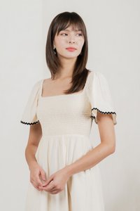 Monet Smocked Contrast Midi Dress In Cream