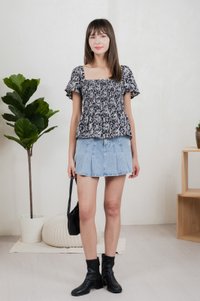 Kismet Printed Smocked Top In Black