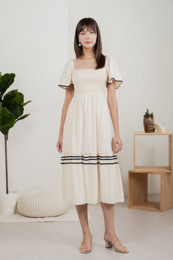 Monet Smocked Contrast Midi Dress In Cream