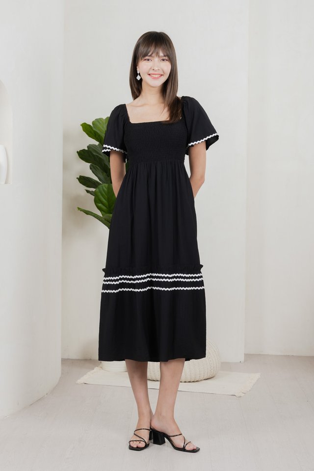Monet Smocked Contrast Midi Dress In Black
