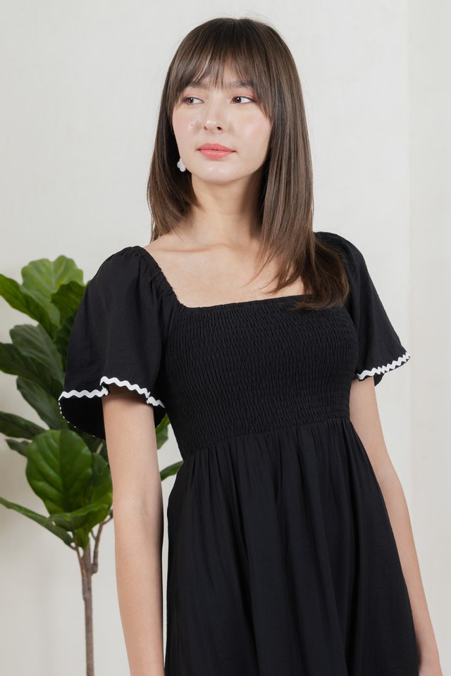 Monet Smocked Contrast Midi Dress In Black