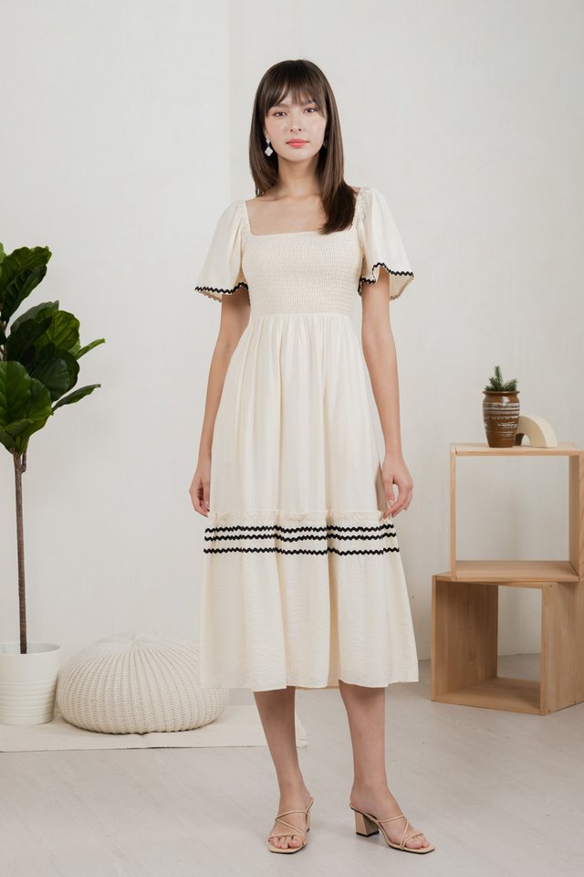 Monet Smocked Contrast Midi Dress In Cream