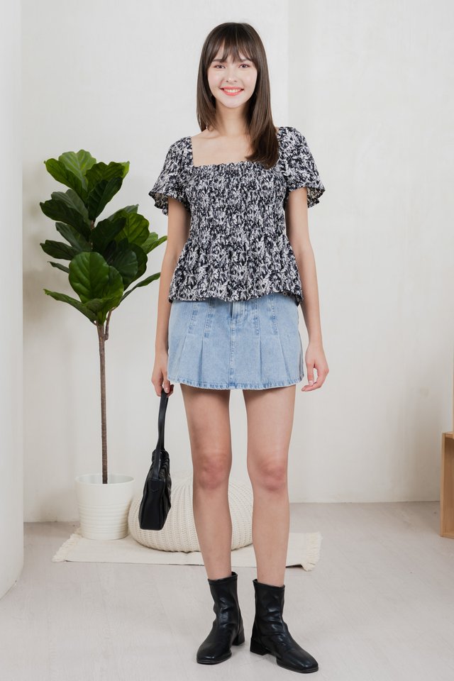 Kismet Printed Smocked Top In Black