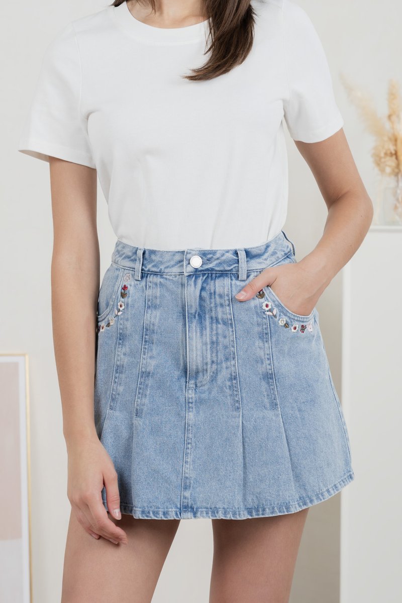 Asters Embroidered Pleat Denim Skort In Light Wash (XS)